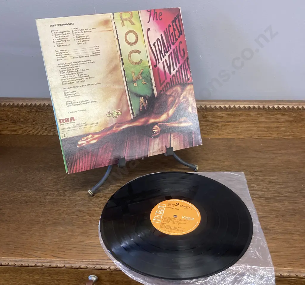 David Bowie - Diamond Dogs Vinyl LP CPL1-0576 RCA Records 1974 Rare 70's NZ Pressing In Top Condition. Gatefold Cover Image 1++