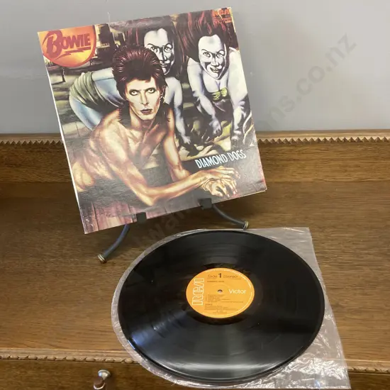 David Bowie - Diamond Dogs Vinyl LP CPL1-0576 RCA Records 1974 Rare 70's NZ Pressing In Top Condition. Gatefold Cover