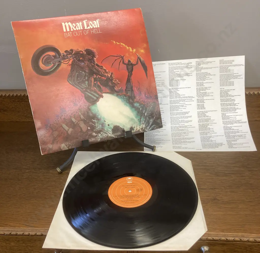 Meat Loaf - Bat Out Of Hell Vinyl LP ELPS 3860 Epic Label Original 1977 New Zealand Pressing Includes Insert With Lyrics Image 1++