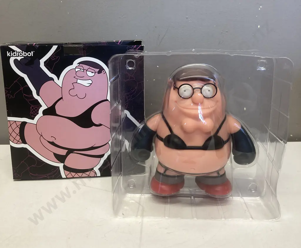 Kidrobot x Family Guy Intimate Peter Medium Figure Black - TKLCL004 Image 1++