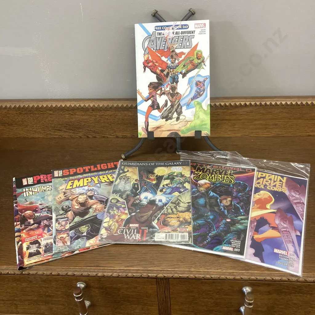 Bundle of 6 Comics Image 1++