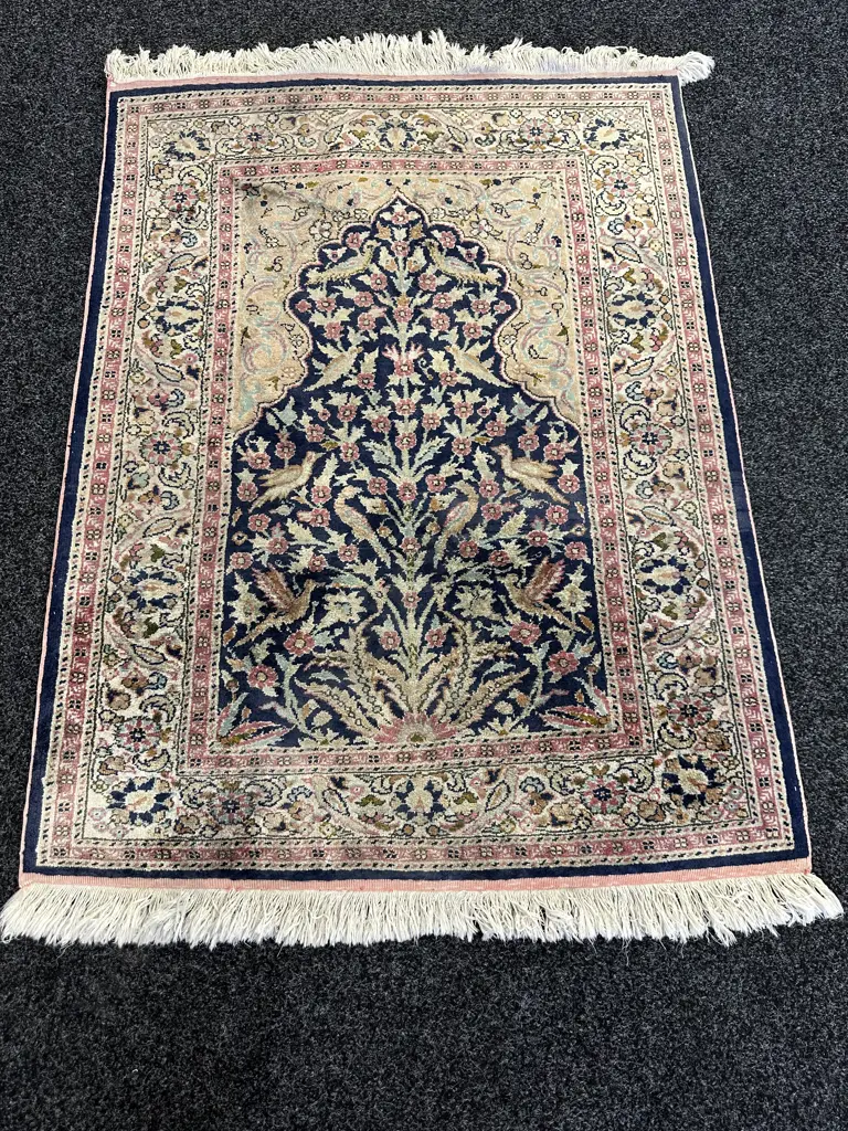 Persian Style Floor Rug. 128 x 94cm Image 1++