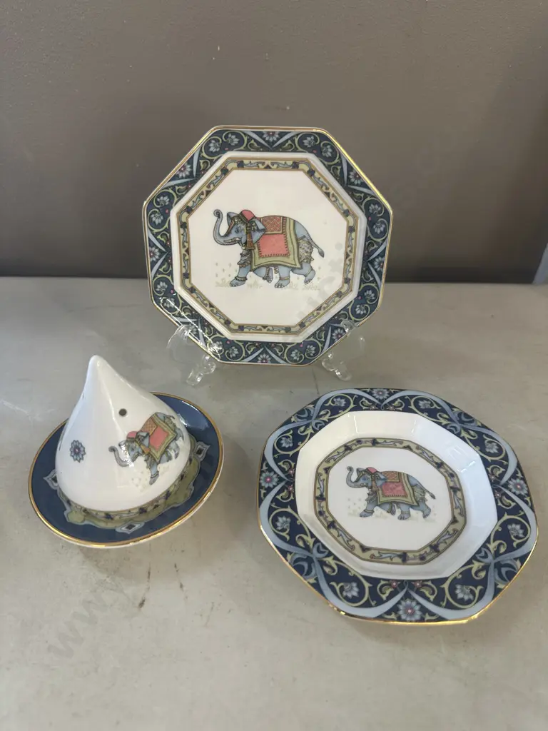 Wedgwood 'Blue Elephant' Octagonal Dishes x 2 With an Incense Burner Image 1++