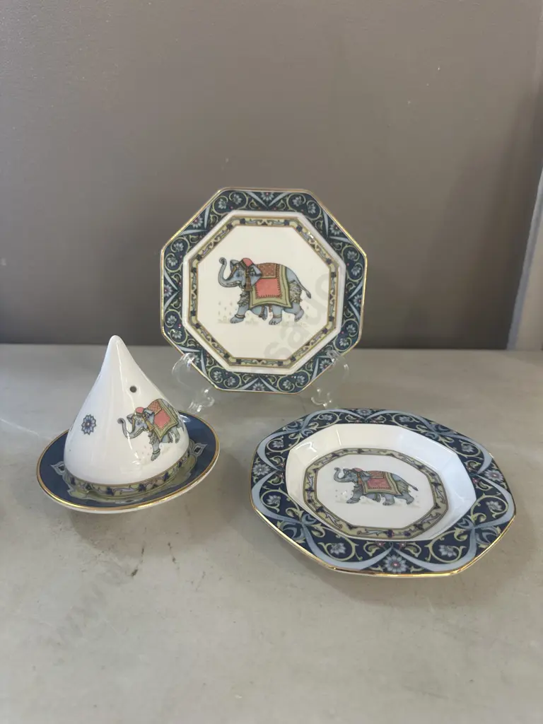 Wedgwood 'Blue Elephant' Octagonal Dishes x 2 With an Incense Burner Image 1++