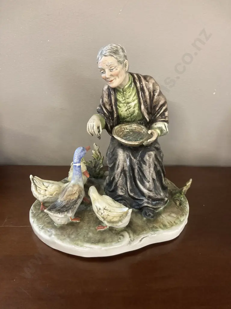 Capodimonte Old Woman Feeding Ducks Regis 627 Porcelain Figurine. 23 x 21cm Image 1++