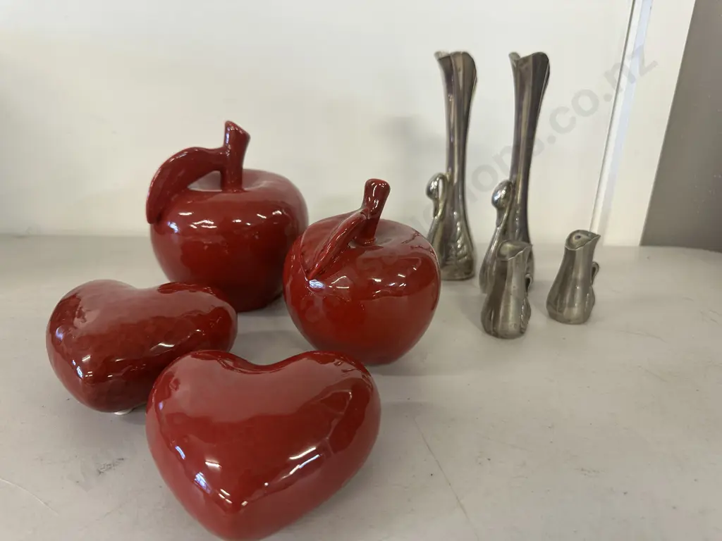 Decorative Apples, Love Hearts & Swan Themed Items Image 1++