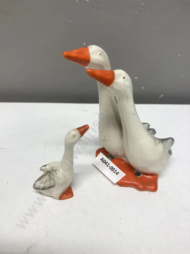 Vintage Beswick England Geese Figurine, Set of 2 Plus Gosling Image 1++