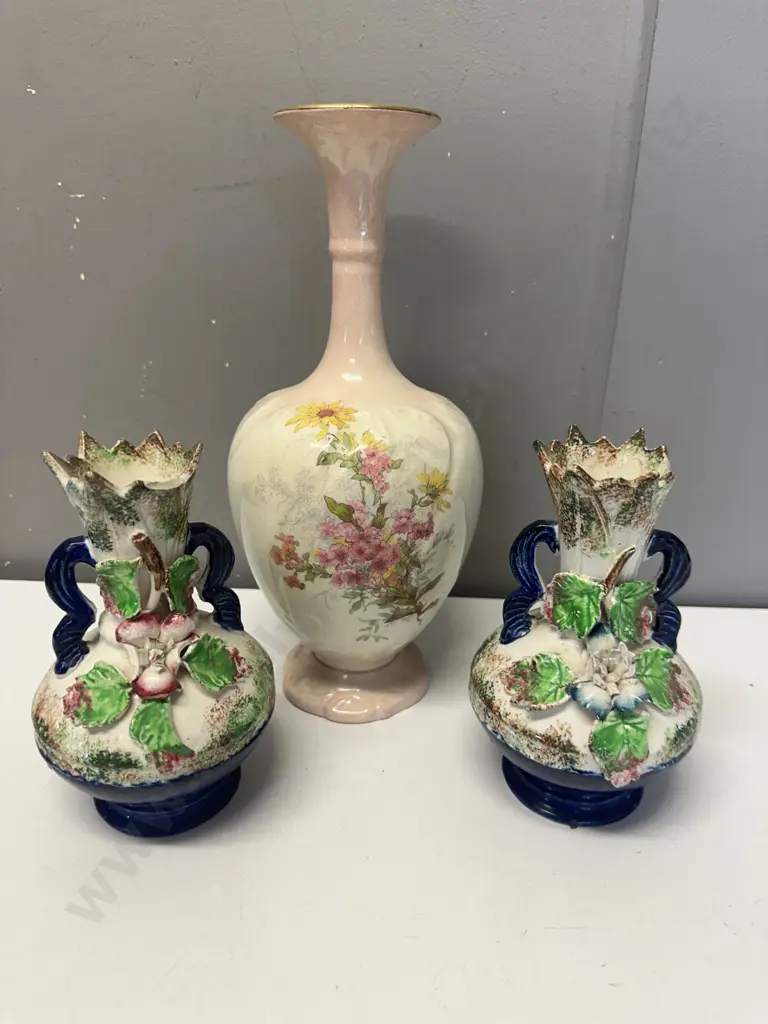 Vintage Floral Detailed Vases x3 Image 1++