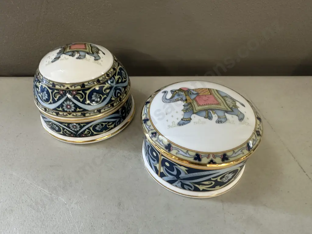 Wedgwood 'Blue Elephant' Paperweight & Lidded Trinket Dish Image 1++