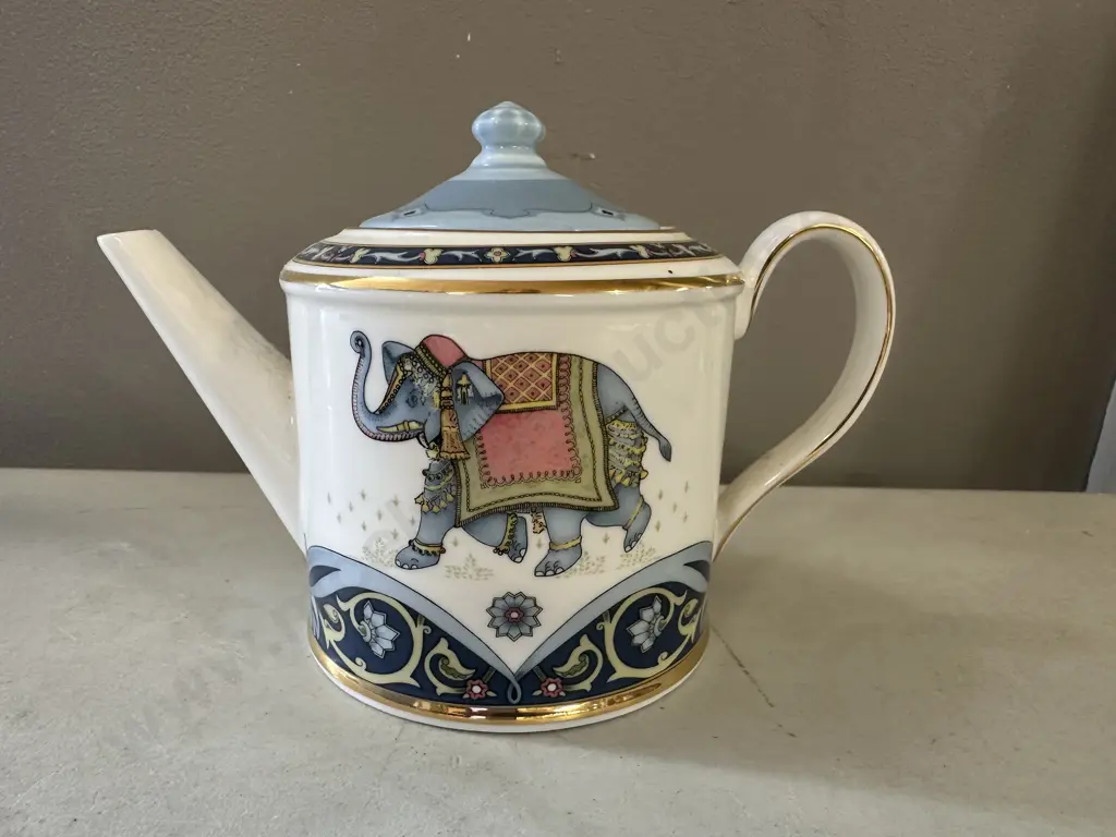 Wedgwood 'Blue Elephant' Teapot Image 1++