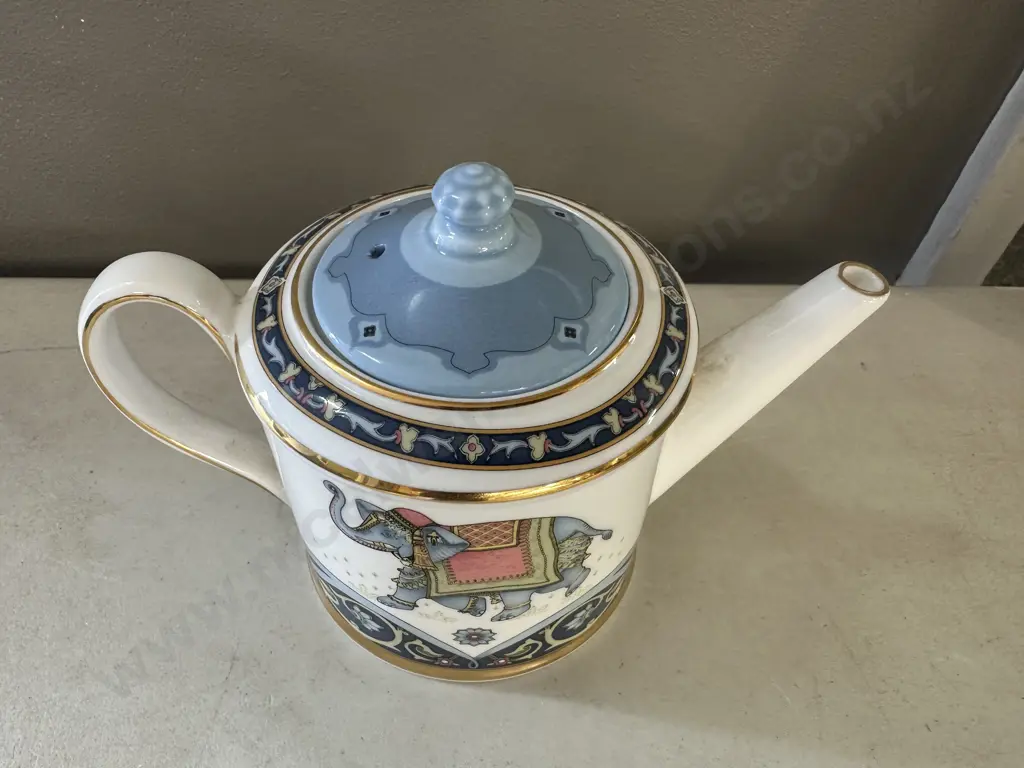 Wedgwood 'Blue Elephant' Teapot Image 1++