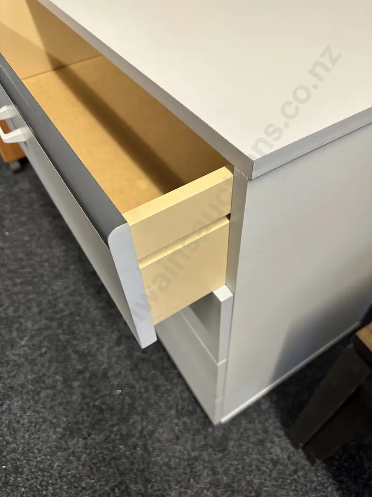 Grey 2 Tone 4 Drawer Chest Of Drawers. H69 W60 D41cm Image 1++