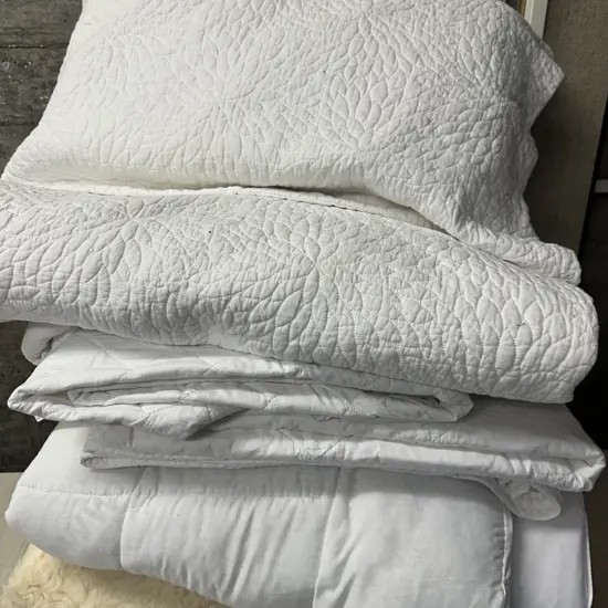 King Single Linen Including Coverlet, Pillow, Mattress Protector Etc