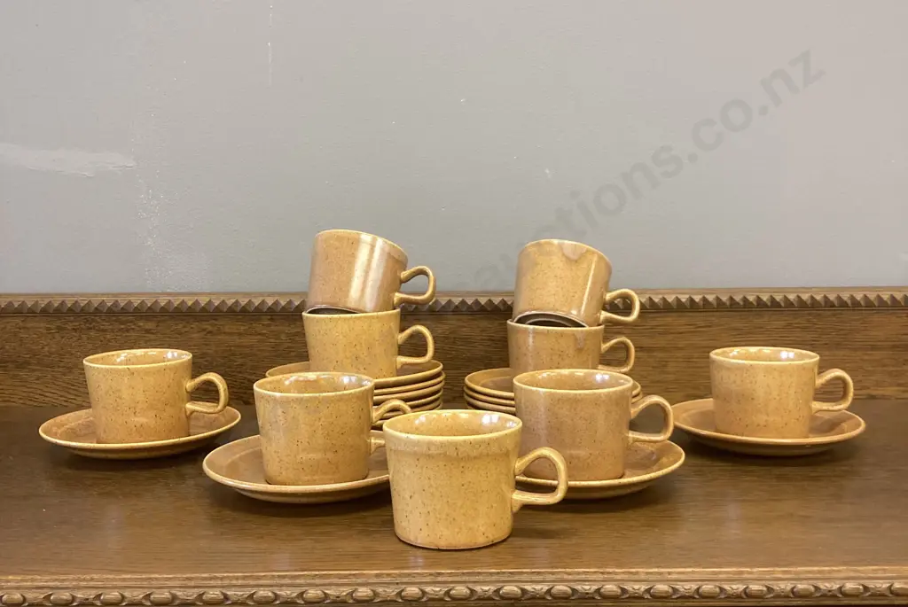 Crown Lynn Sundowner Pattern - Set of 9 Teacups & 14 Saucers Image 1++