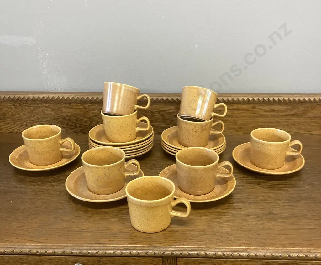 Crown Lynn Sundowner Pattern - Set of 9 Teacups & 14 Saucers Image 1++