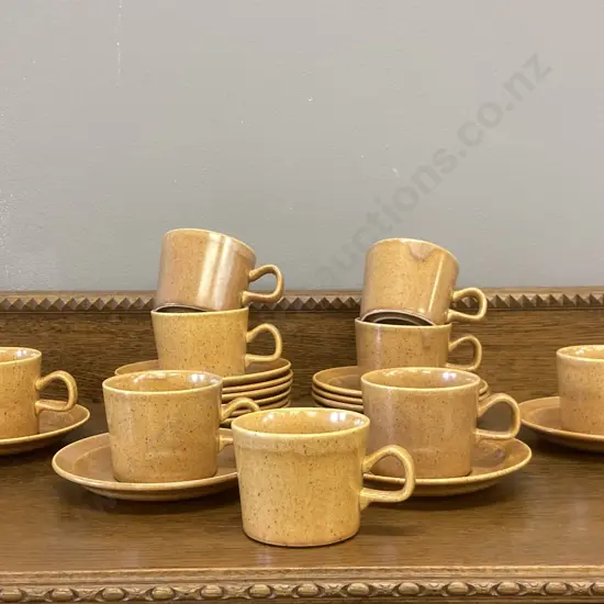 Crown Lynn Sundowner Pattern - Set of 9 Teacups & 14 Saucers