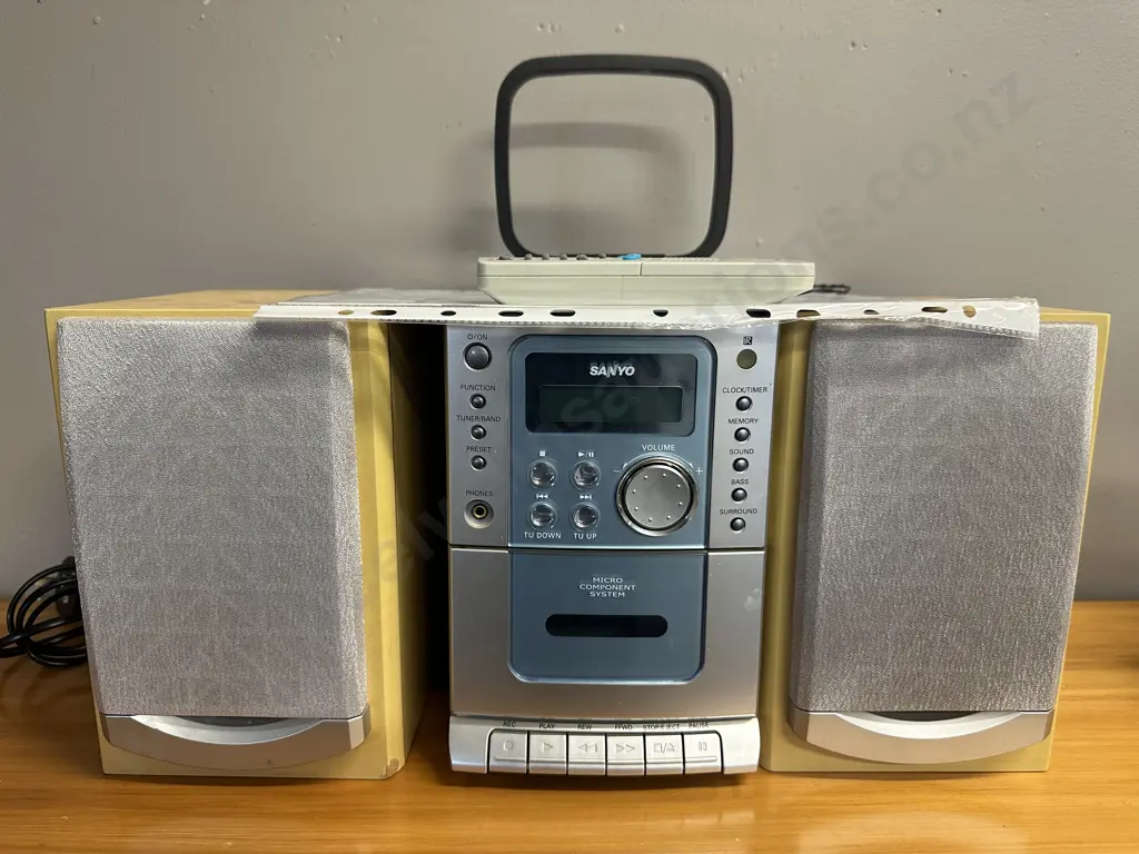 Sanyo Micro Component System With Manual & Remote Image 1++