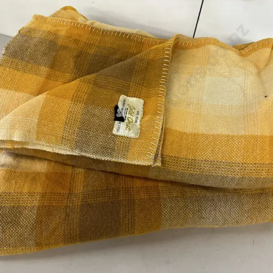 Pair Of Queensize Woollen Gold Crest Drapery Warehouse Ltd Blankets