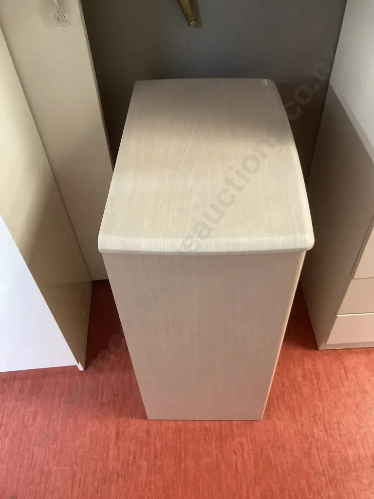 White Oak Effect 5 Drawer Chest Of Drawers, Curved Silver Handles. H91 W69 D42cm Image 1++