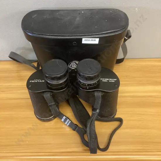 Vintage PENTAX Asahi Japan Made 8x40 Binoculars Wide Field 9.5 Model 556 With Strap & Case