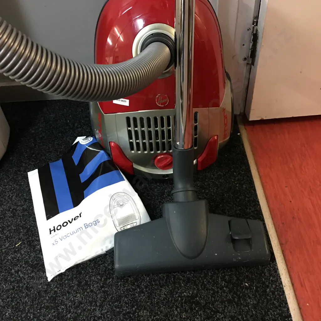 Hoover Smart Vacuum Cleaner, 2000W Image 1++