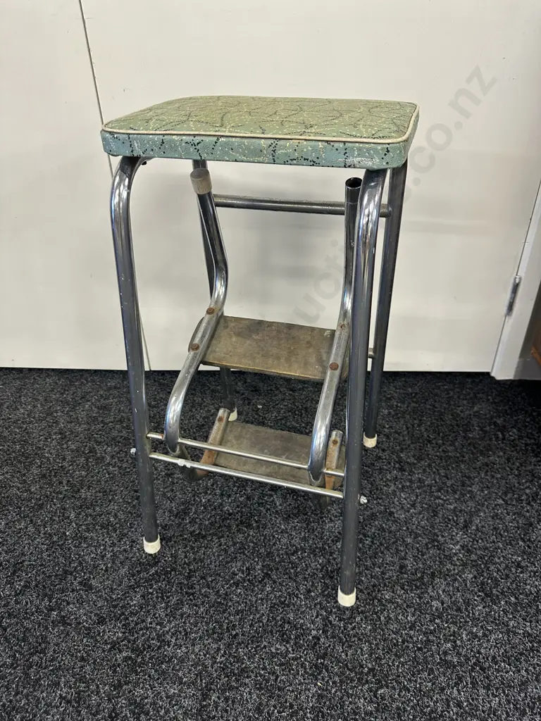 Retro Kitchen Stepstool Image 1++