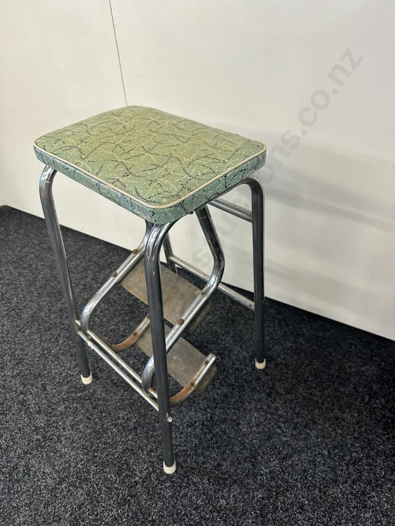 Retro Kitchen Stepstool Image 1++