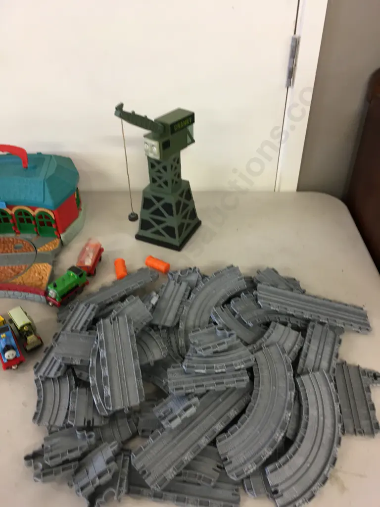 Vintage Take Along Thomas & Friends - Work & Play Roundhouse, Trains, Butch, Bulgy, Cranky The Crane, Extra Track Etc Image 1++