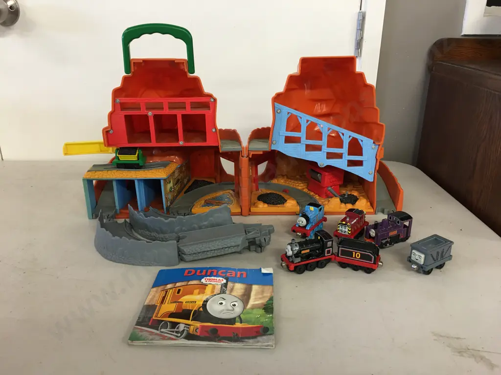 Vintage Thomas The Train Playset Take Along Sodor Mining Co (2002), Trains & Duncan Book Image 1++