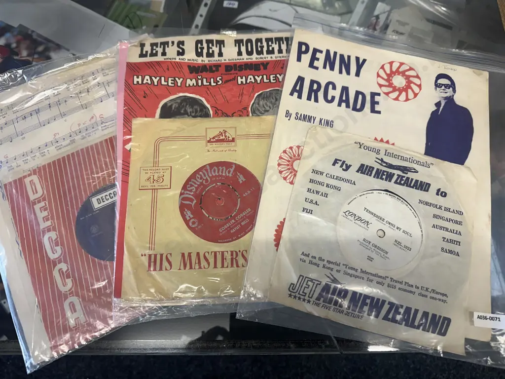 Four Vintage New Zealand Issue 45s With The  Associated Sheet Music Image 1++