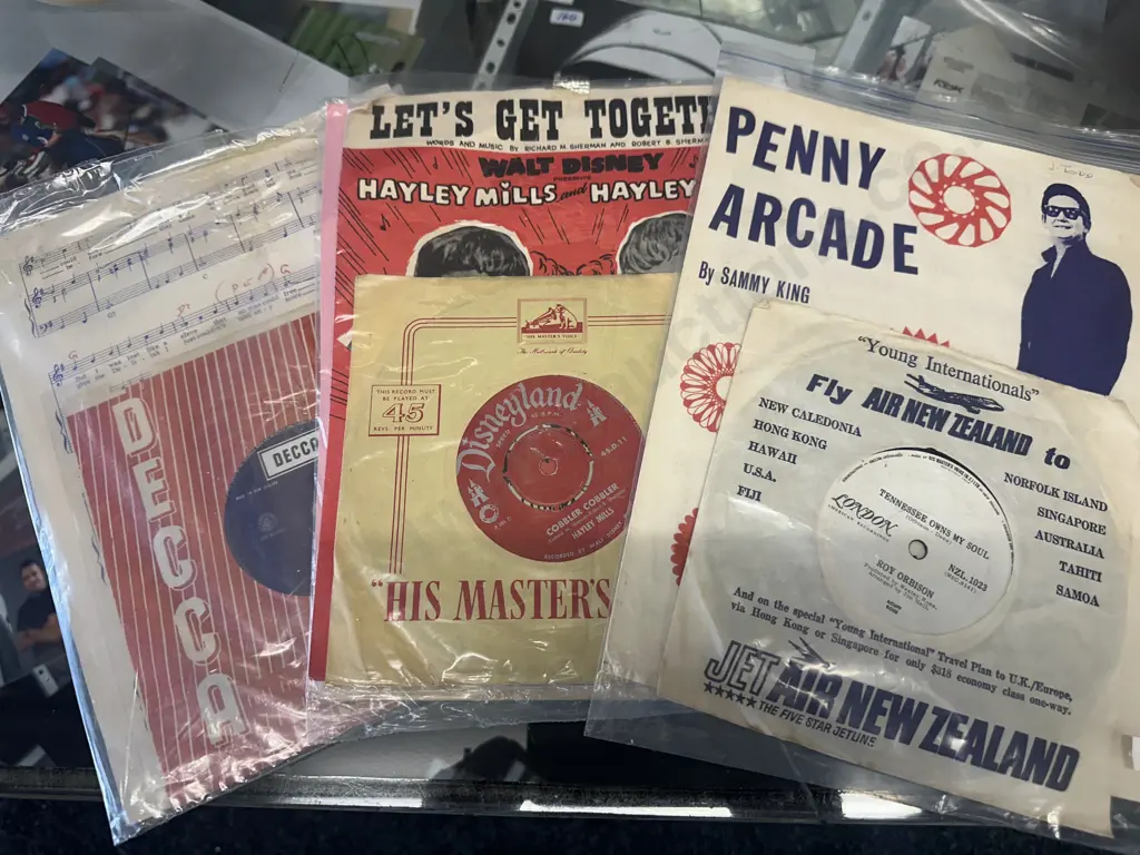 Four Vintage New Zealand Issue 45s With The  Associated Sheet Music Image 1++