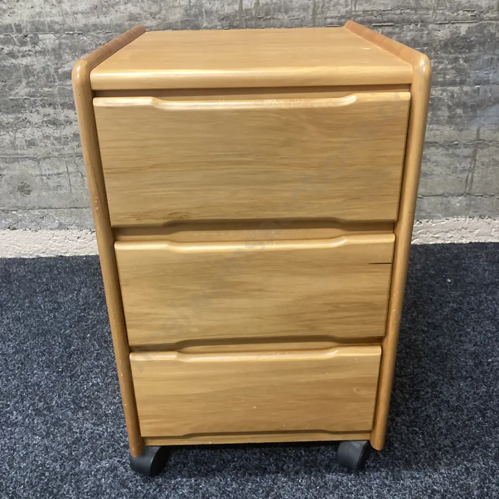 Solid Rimu 3 Drawer Mobile Unit. H58 W35 D41cm Image 1++