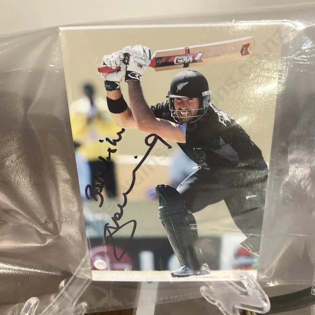 Cricketers Autographs & Signed Photos Image 1++