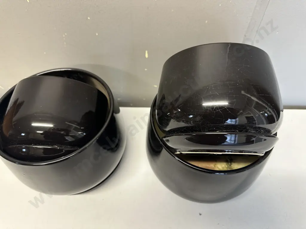 Black Round Planter Pots With Saucers Image 1++