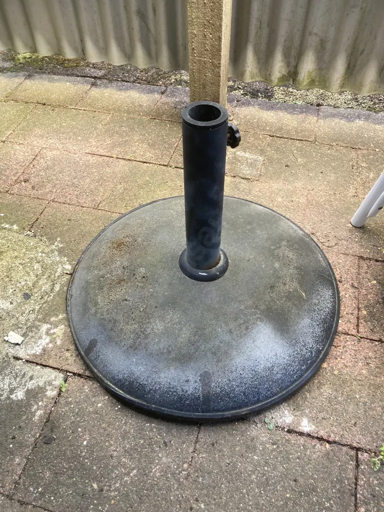 Umbrella Stand With Concrete Base Image 1++