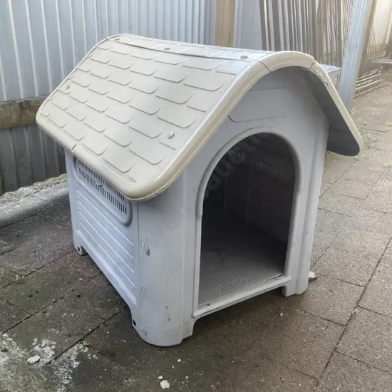 Dog Kennel. (House H63 W54 D69cm)