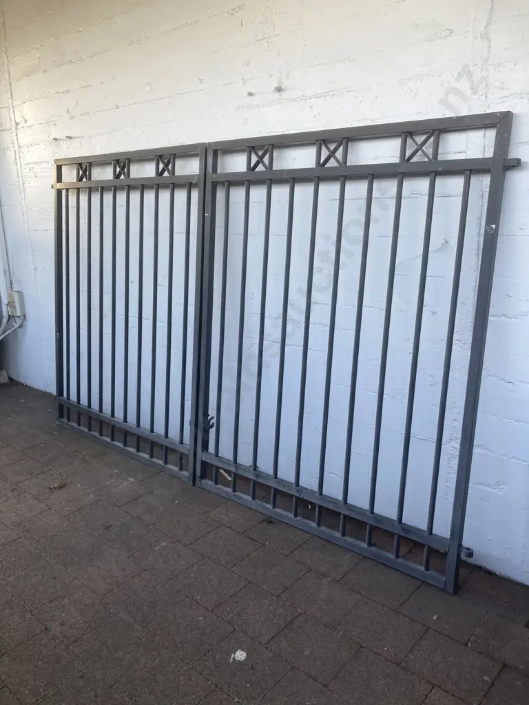 Pair of Aluminium Driveway Gates - 155 x 126cm Each Gate (Hinge Lugs 4.5cm) Image 1++