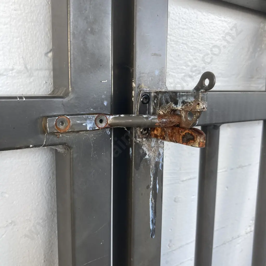 Pair of Aluminium Driveway Gates - 155 x 126cm Each Gate (Hinge Lugs 4.5cm) Image 1++