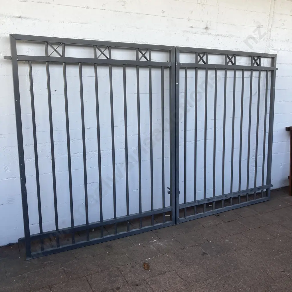 Pair of Aluminium Driveway Gates - 155 x 126cm Each Gate (Hinge Lugs 4.5cm) Image 1++