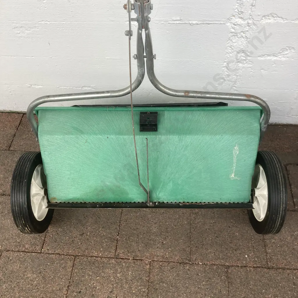 Red Devil (USA) Fertiliser Spreader Image 1++