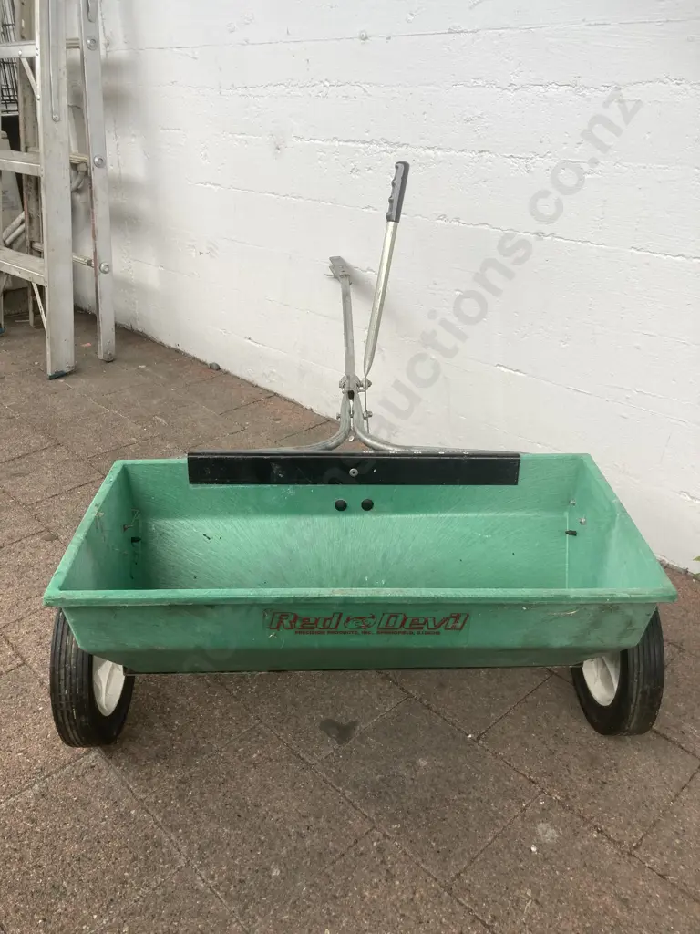 Red Devil (USA) Fertiliser Spreader Image 1++