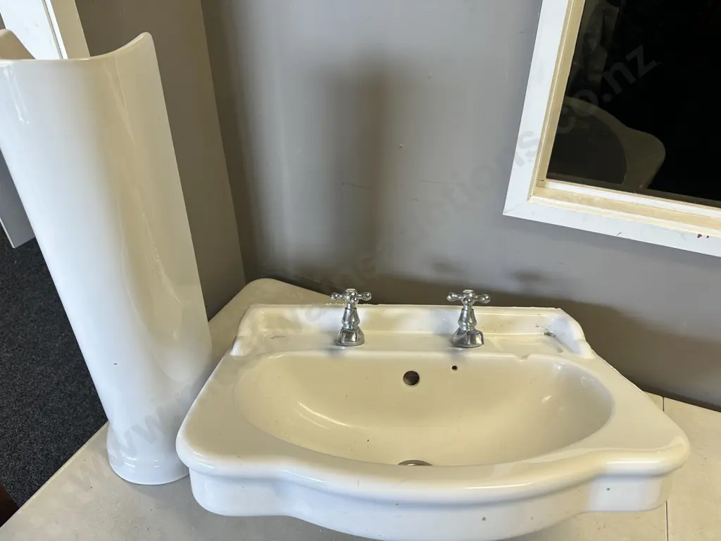 Vintage Ideal Standard Basin & Pedestal Image 1++