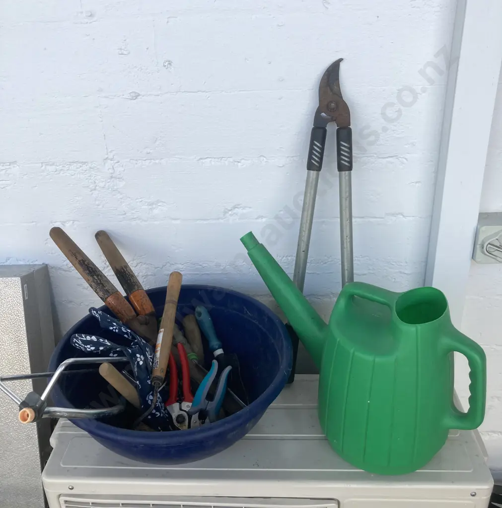 Garden Tools, Niwashi, Secauters, Trowels Etc Image 1++