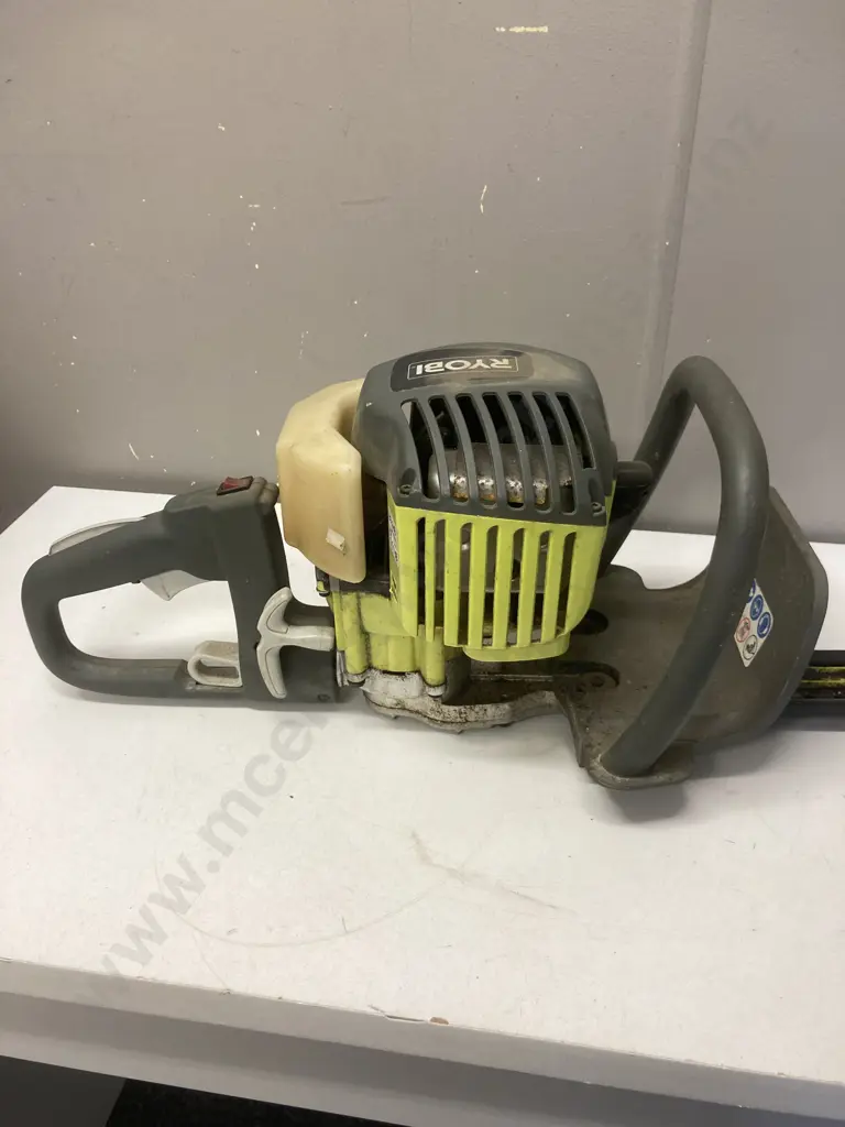 Ryobi Petrol Hedge Trimmer Image 1++