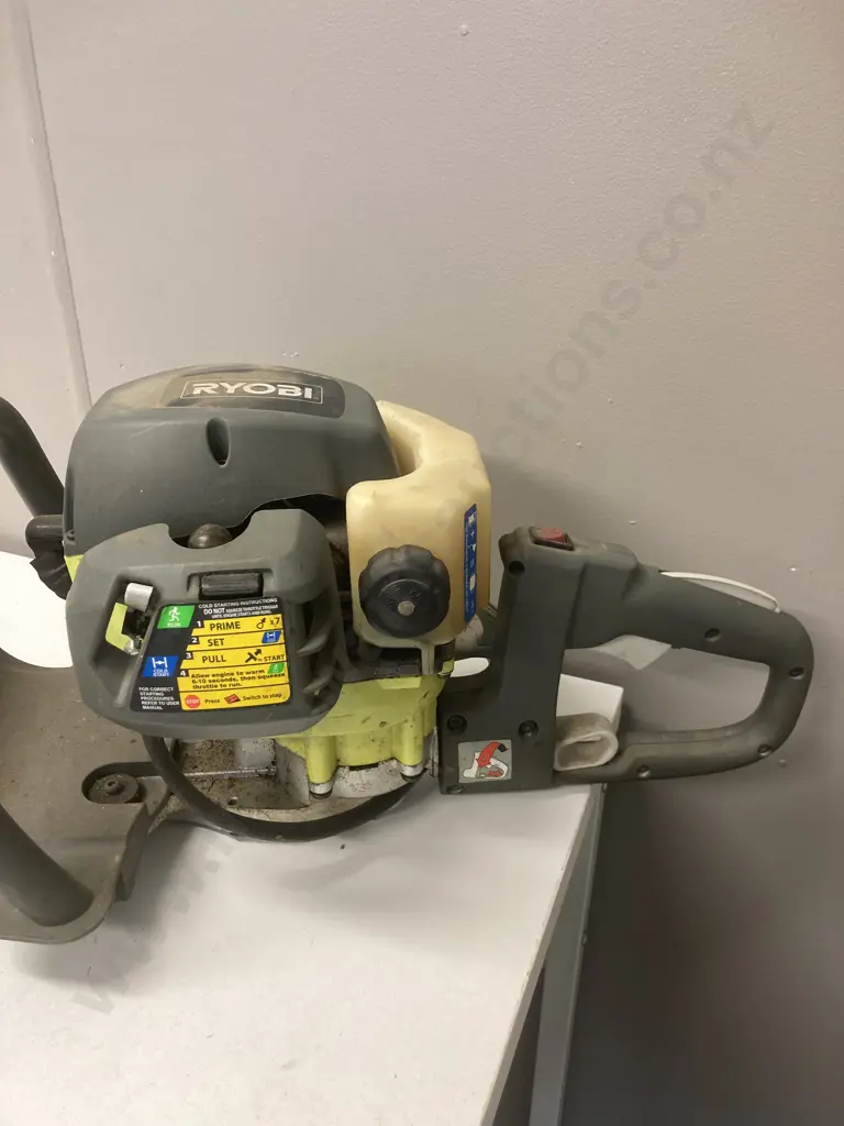 Ryobi Petrol Hedge Trimmer Image 1++