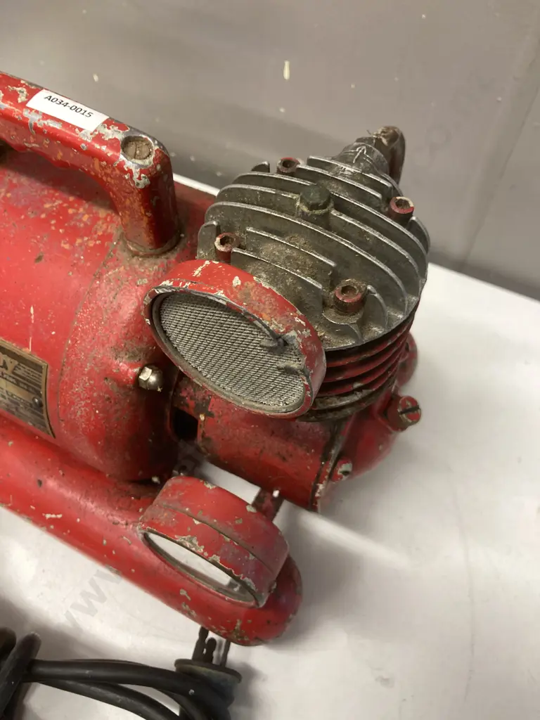 Rare  Vintage Clisby Toughie Australian Made Portable Air Compressor. Serial #570788 Image 1++