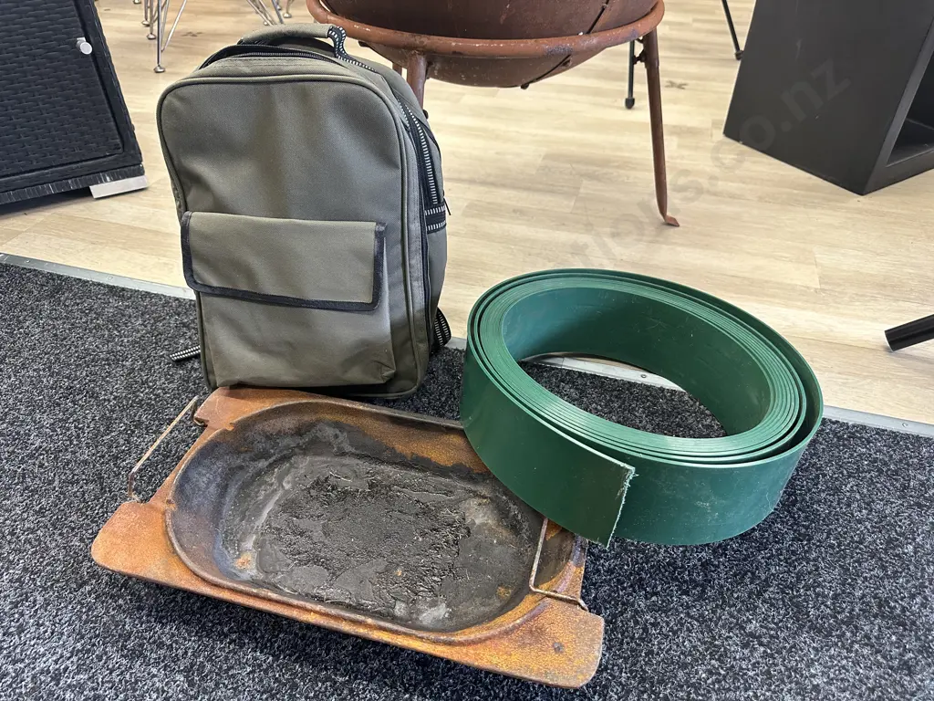 Backpack Picnic Set, Cast Iron Pan & Roll Green Plastic Strap Image 1++