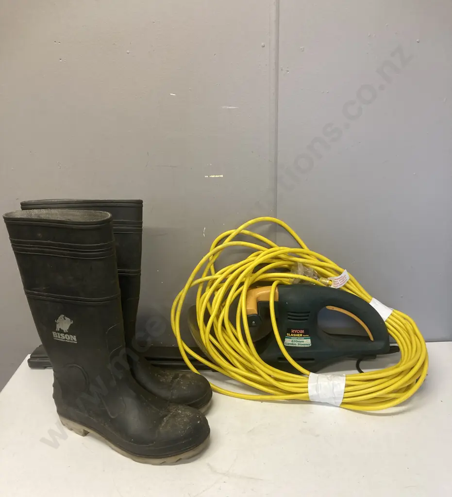 Ryobi Slasher 420mm Garden Trimmer, Yellow Extension Lead & Pair of Sz10 Protective Toe Gumboots Image 1++