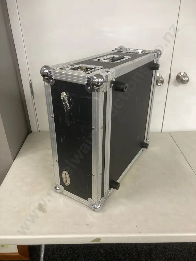 Warwick RockCase H21 W58 D52cm Image 1++