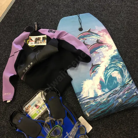 Body Glove Sz 12 Wetsuit, Boogie Board, Flippers & 2 Pair of Googles